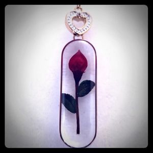 Rose Pendant in Clear Oval Encasing  Nw/oT